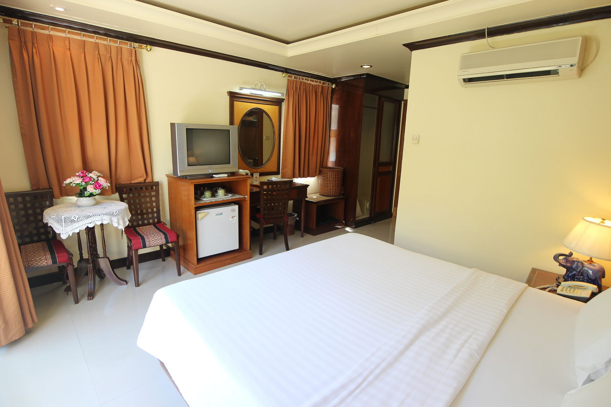 Phi Phi Hotel Eksteriør billede